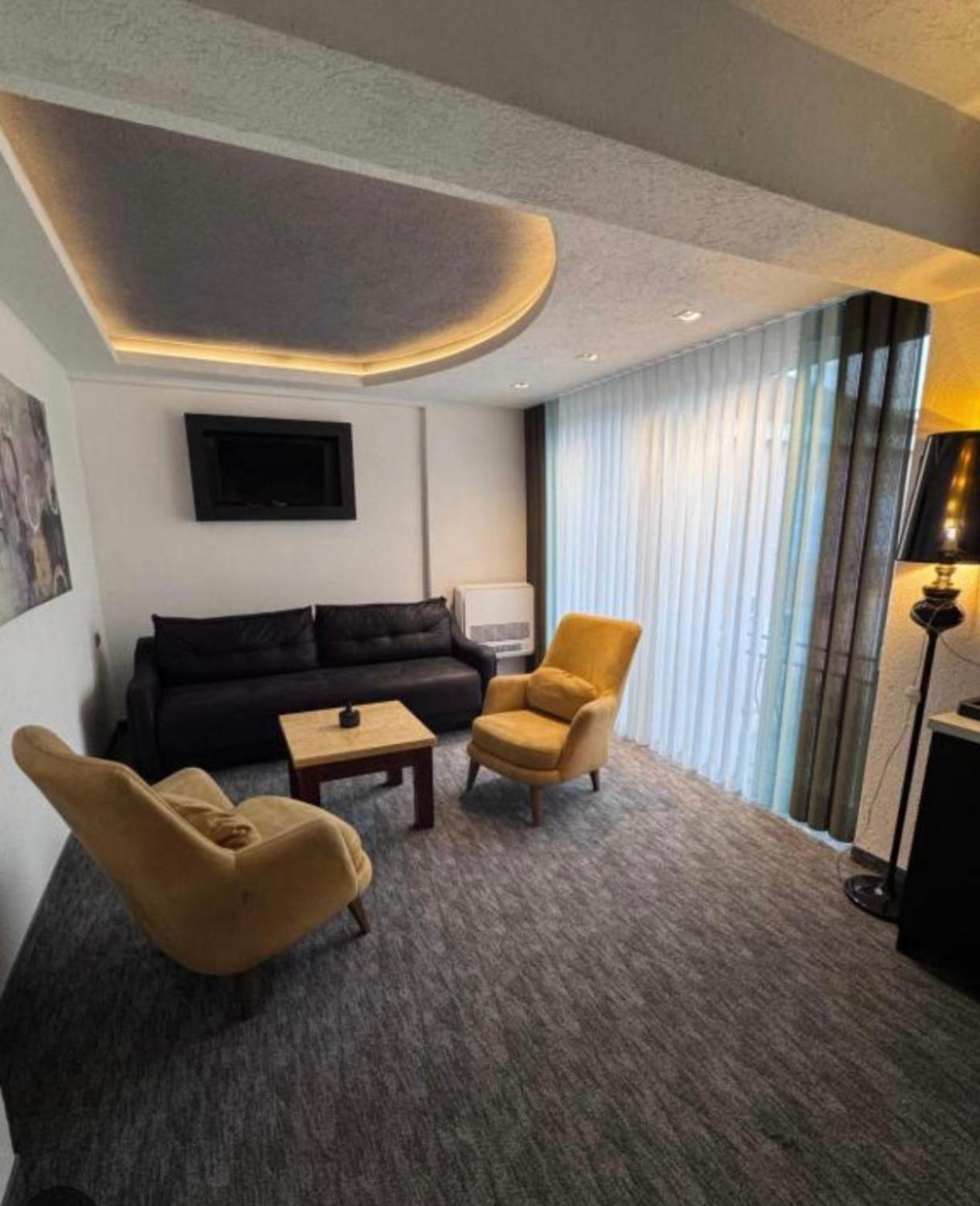 Hotel Garni Ideal Podgorica Bagian luar foto